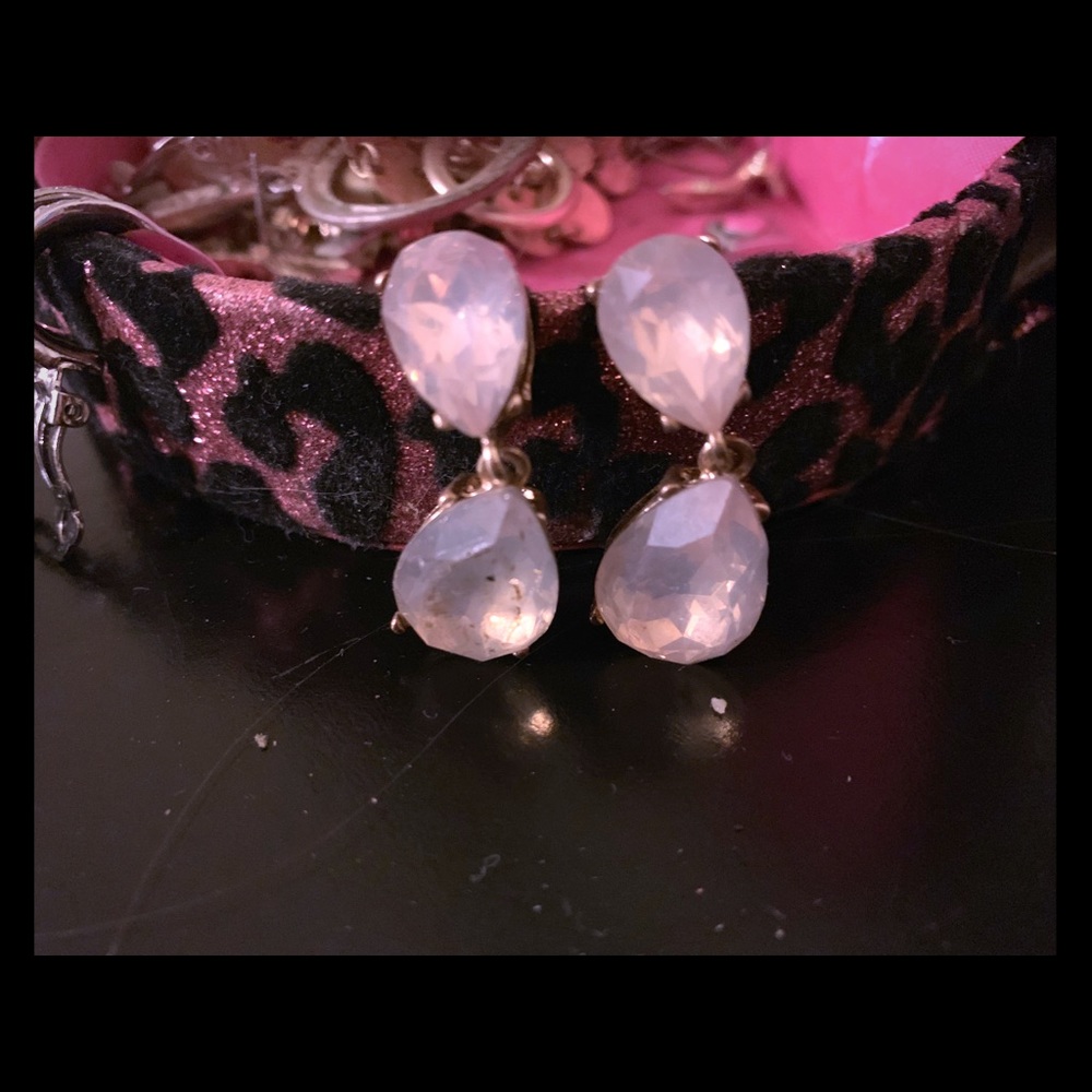 Crystal pierced earrings very simple and pretty